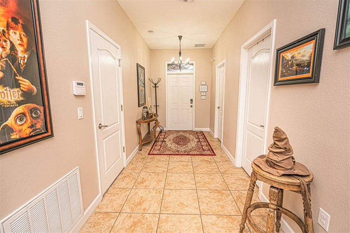 You Can Stay In A Massive Harry Potter Themed House Just 30 Minutes Away From The Wizarding World Of Harry Potter You Can Stay In A Massive Harry Potter Themed House Just 30 Minutes Away From The Wizarding World Of Harry Potter