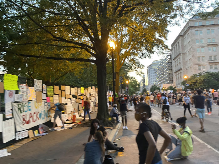 Protesters Turn White House Fence Into A 1.7-Mile Monument To Racial Justice Protesters Turn White House Fence Into A 1.7-Mile Monument To Racial Justice