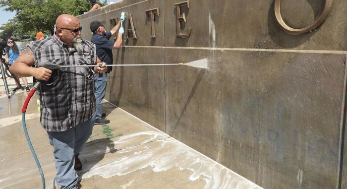 Volunteers Cleaning Graffiti On The Utah State Capitol Builsing.