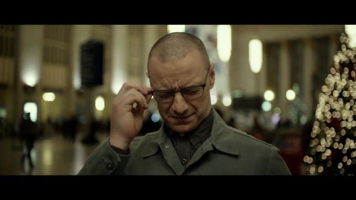 In “Split”, James Mcavoy Was Frustrated In Filming A Scene With The Multiple Personalities Talking Amongst Each Other, And He Punched A Door That Broke His Knuckle. Mcavoy Filmed For Three Days Without Telling Anyone And His Swollen Hand Can Be Seen In This Scene