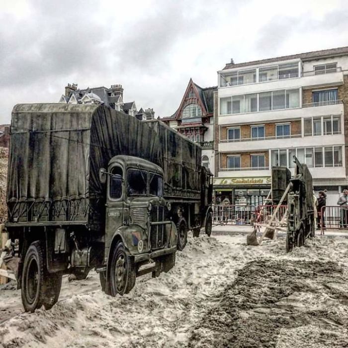 Dunkirk (2017) They Tried To Use As Little Cgi As Possible So Used Forced Perspective Flats To Decorate Scenes