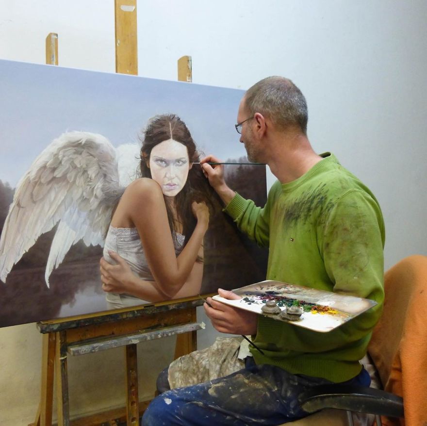 33 Hyper-Realistic Women In Magazine Poses With Their Flaws And Imperfections That Look Like Photographs