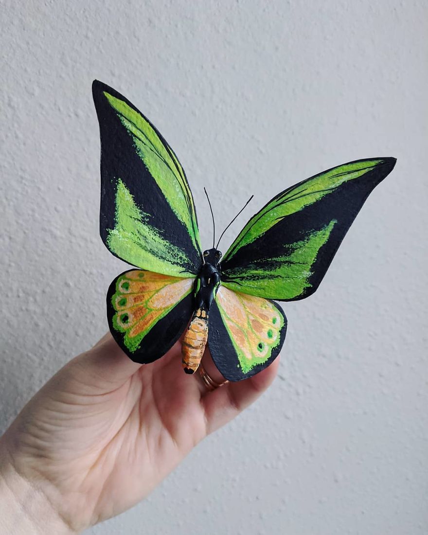 Artist Creates An Incredible Variety Of Realistic Insects Using Only Paper