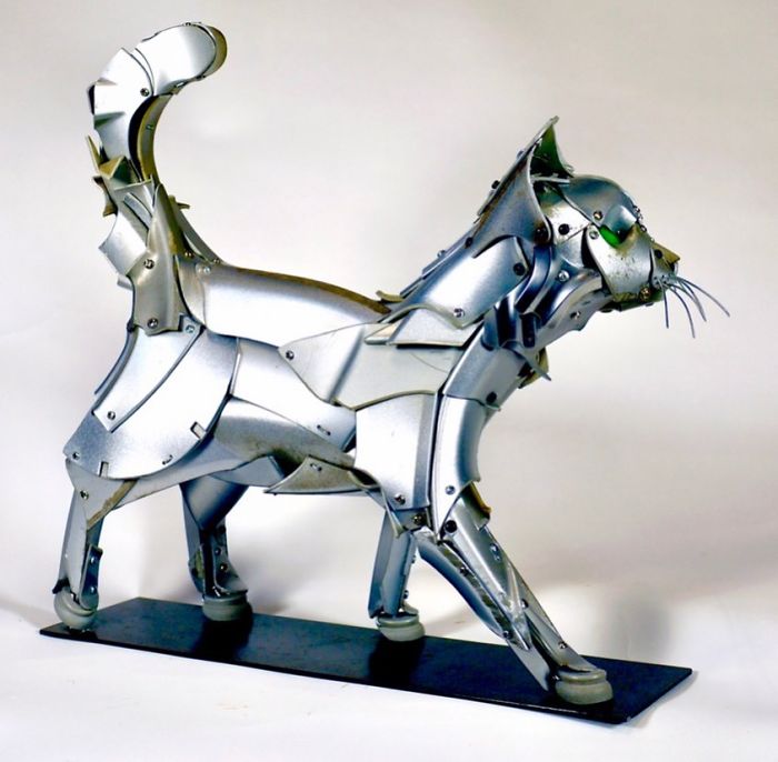 This Artist Recycles Car Hubcaps To Create Amazing Animal Sculptures (New Pics)