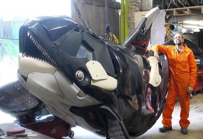 This Artist Recycles Car Hubcaps To Create Amazing Animal Sculptures (New Pics)