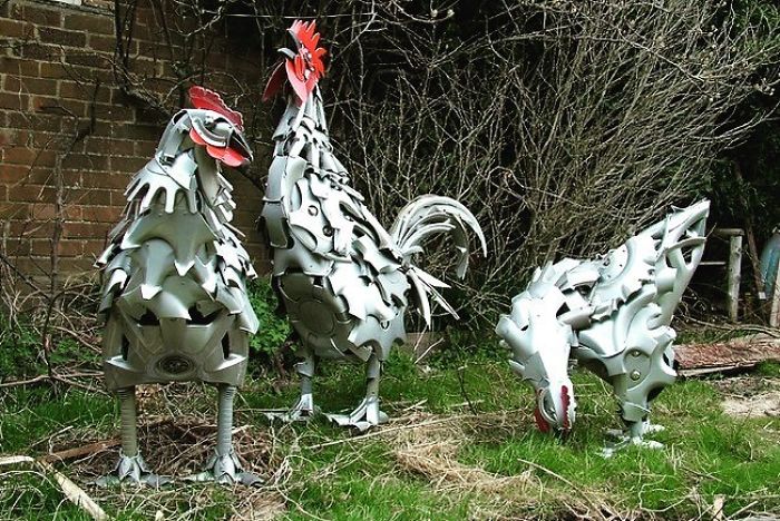 This Artist Recycles Car Hubcaps To Create Amazing Animal Sculptures (New Pics)