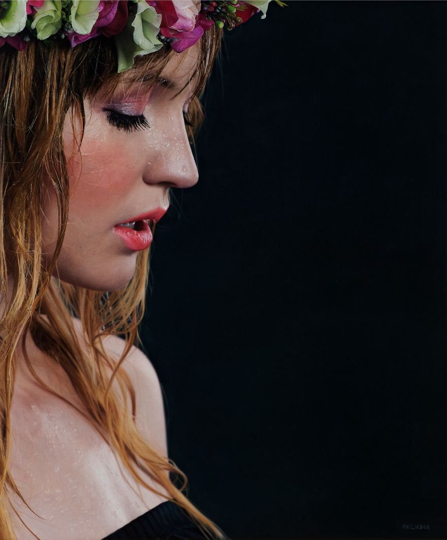 33 Hyper-Realistic Women In Magazine Poses With Their Flaws And Imperfections That Look Like Photographs