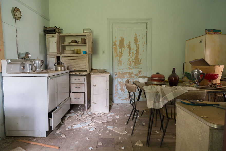 This Confederate Colonel’s House Was Left Behind With All Its Belongings Still Inside (26 Pics) This Confederate Colonel’s House Was Left Behind With All Its Belongings Still Inside (26 Pics)