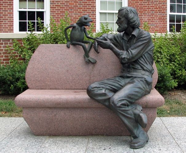 Jim-Henson-and-Kermit-Statue-College-Park-Maryland-5ee6e48e9b851.jpg