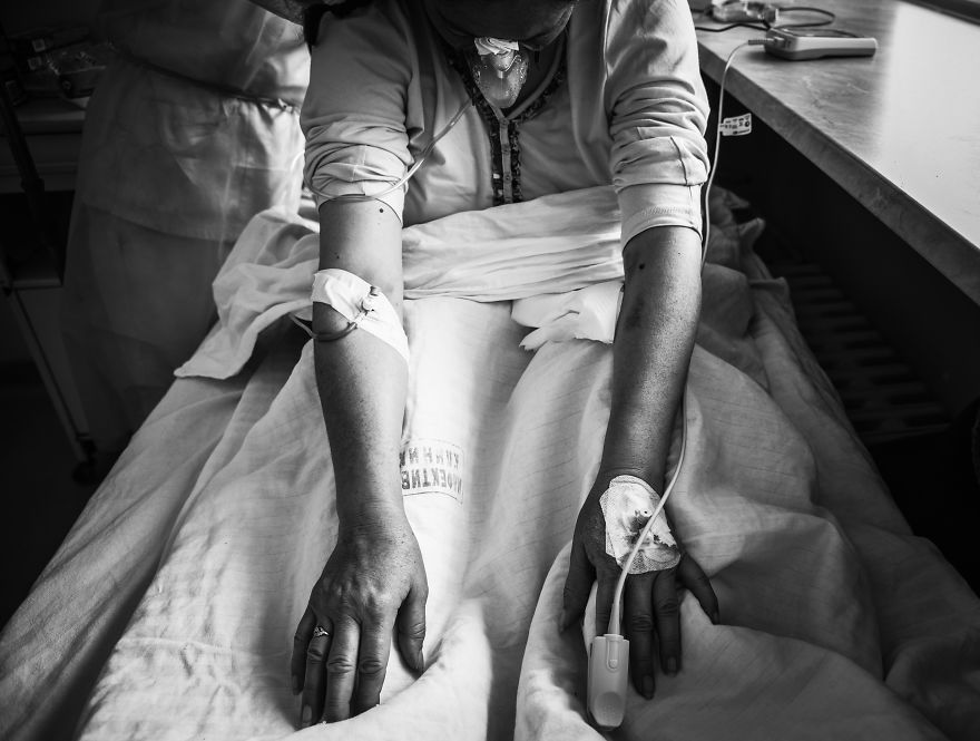 At The Front Lines, A Battle With The Coronavirus Is Fought Until The Last Breath At The Front Lines, A Battle With The Coronavirus Is Fought Until The Last Breath