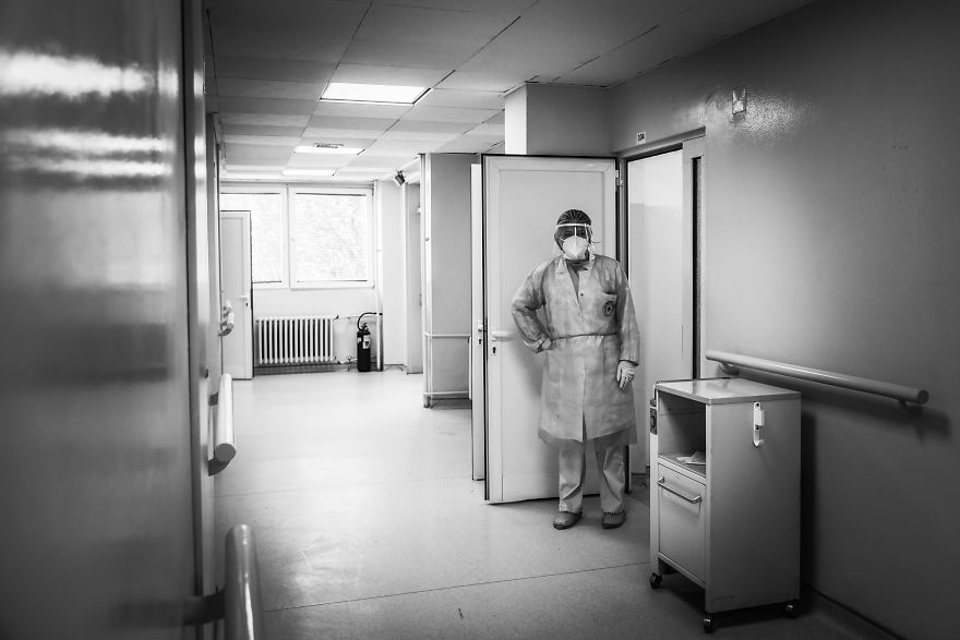 At The Front Lines, A Battle With The Coronavirus Is Fought Until The Last Breath At The Front Lines, A Battle With The Coronavirus Is Fought Until The Last Breath