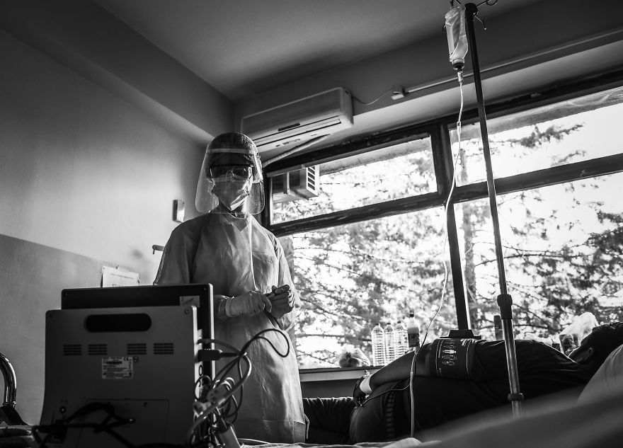 At The Front Lines, A Battle With The Coronavirus Is Fought Until The Last Breath