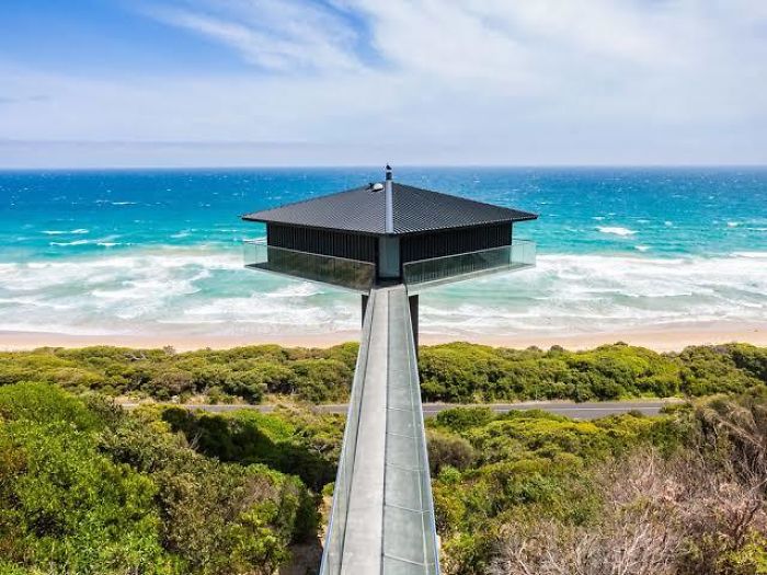 This Is The Pole House In Fairhaven Victoria. As The Name Suggests This House In Situated On Top Of A Pole Making It Look Like It’s Floating. It Overlooks The Famous Great Ocean Road And The Beautiful Beaches
