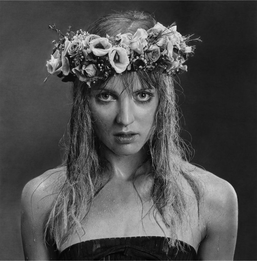 33 Hyper-Realistic Women In Magazine Poses With Their Flaws And Imperfections That Look Like Photographs