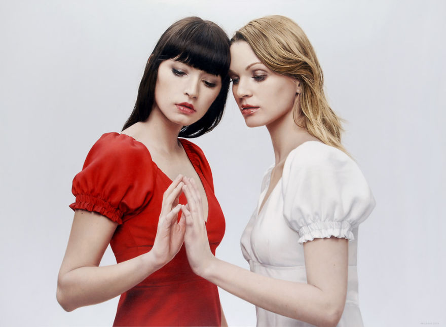 33 Hyper-Realistic Women In Magazine Poses With Their Flaws And Imperfections That Look Like Photographs