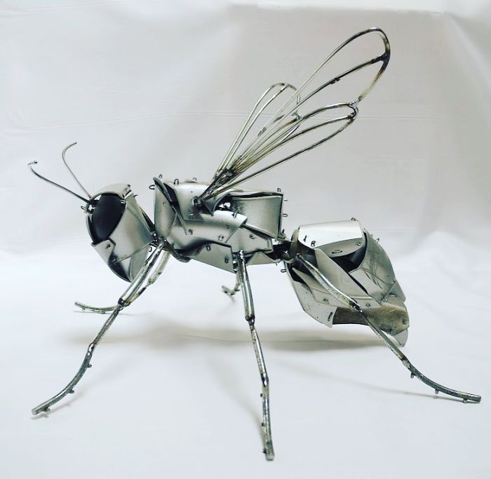 This Artist Recycles Car Hubcaps To Create Amazing Animal Sculptures (New Pics)