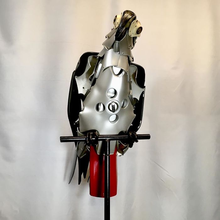This Artist Recycles Car Hubcaps To Create Amazing Animal Sculptures (New Pics)