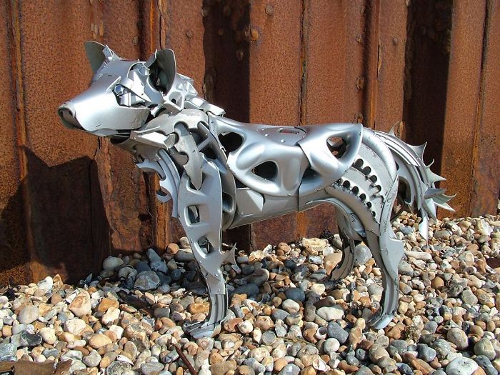 This Artist Recycles Car Hubcaps To Create Amazing Animal Sculptures (New Pics)