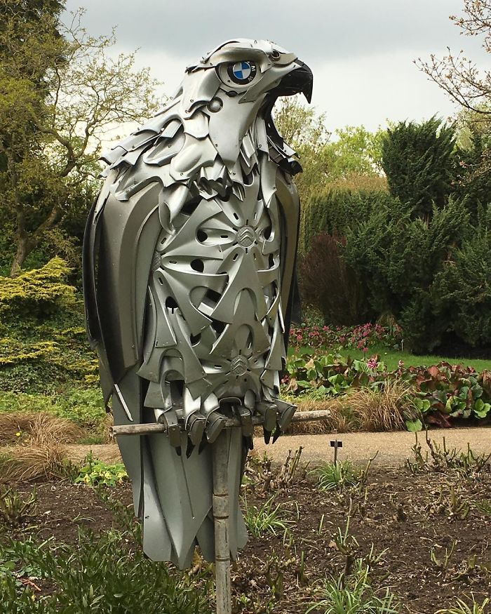 This Artist Recycles Car Hubcaps To Create Amazing Animal Sculptures (New Pics)