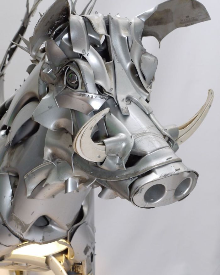 This Artist Recycles Car Hubcaps To Create Amazing Animal Sculptures (New Pics)