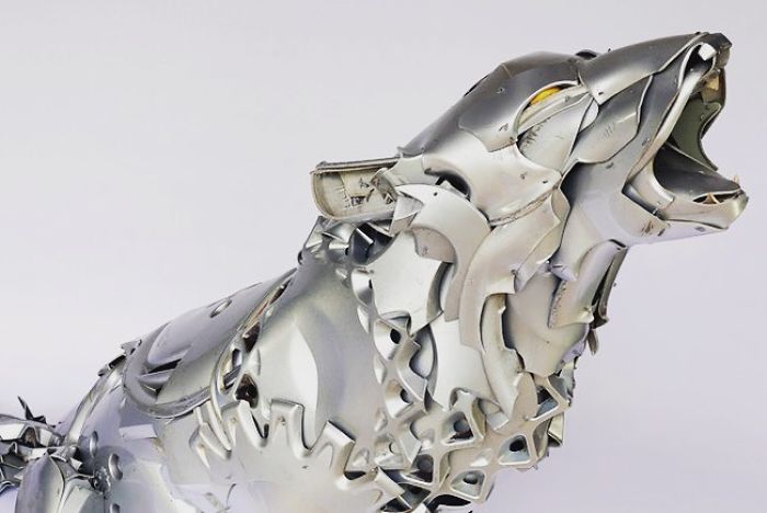 This Artist Recycles Car Hubcaps To Create Amazing Animal Sculptures (New Pics)