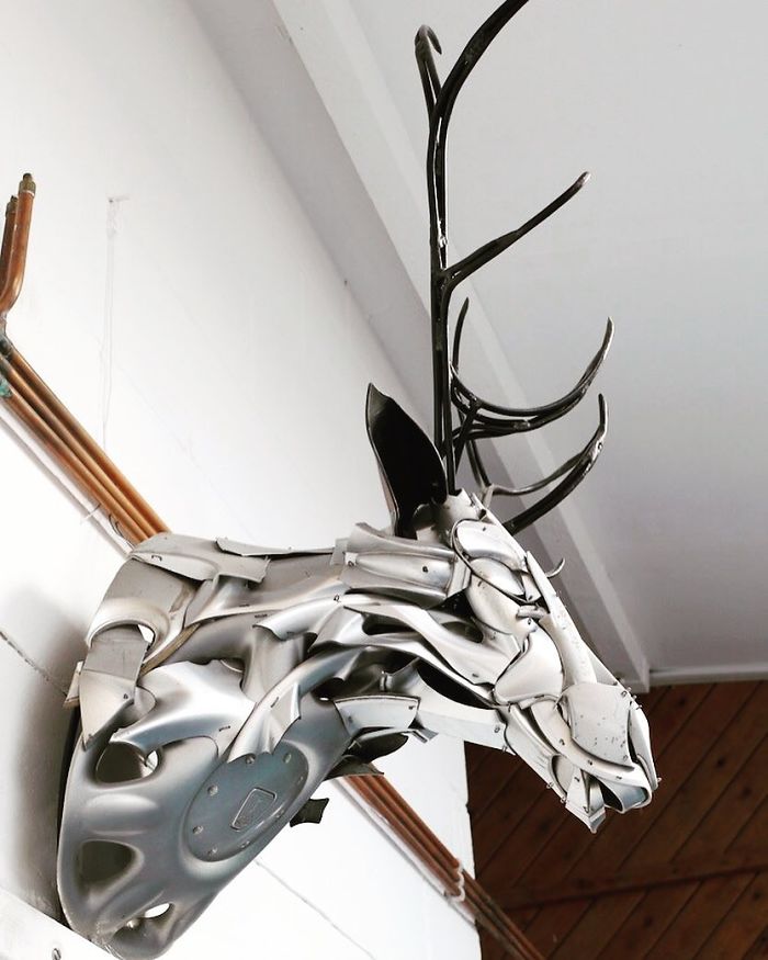 This Artist Recycles Car Hubcaps To Create Amazing Animal Sculptures (New Pics)