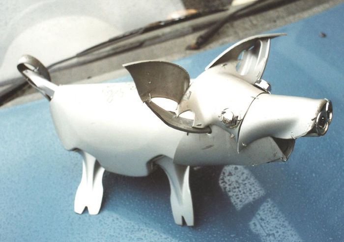 This Artist Recycles Car Hubcaps To Create Amazing Animal Sculptures (New Pics)