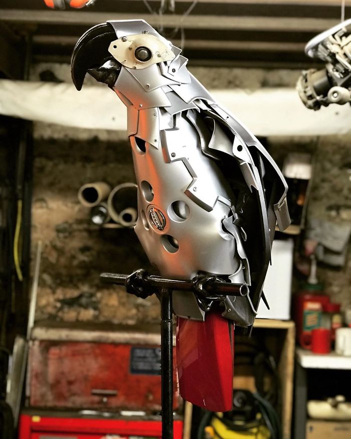 This Artist Recycles Car Hubcaps To Create Amazing Animal Sculptures (New Pics)