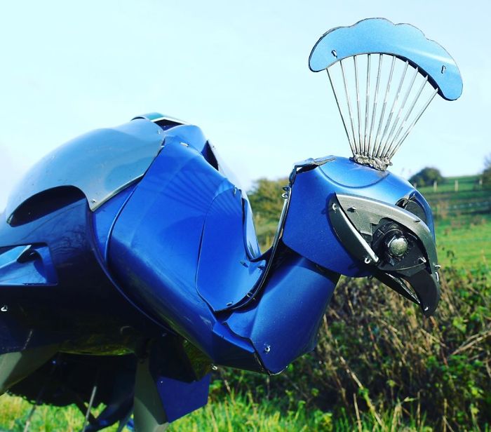 This Artist Recycles Car Hubcaps To Create Amazing Animal Sculptures (New Pics)