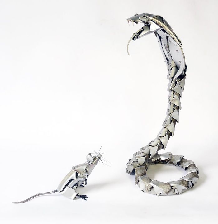 This Artist Recycles Car Hubcaps To Create Amazing Animal Sculptures (New Pics)