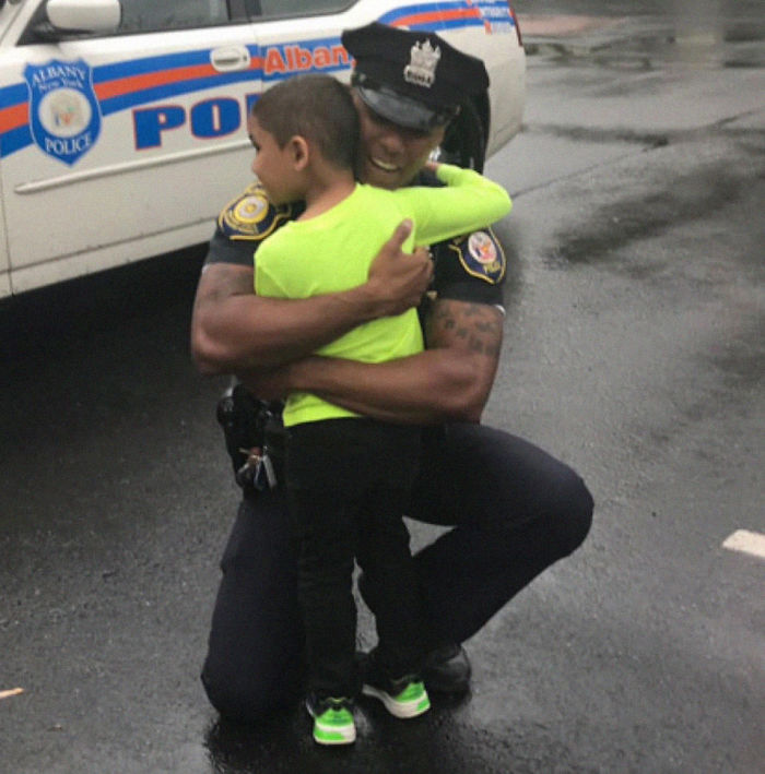 Black Police Officer Asks People To Stop Hating On Him In A Heartbreaking Post Black Police Officer Asks People To Stop Hating On Him In A Heartbreaking Post