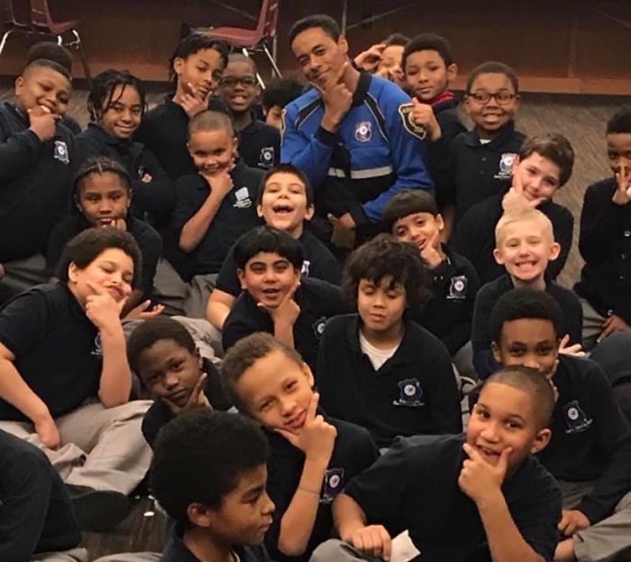 Black Police Officer Asks People To Stop Hating On Him In A Heartbreaking Post Black Police Officer Asks People To Stop Hating On Him In A Heartbreaking Post