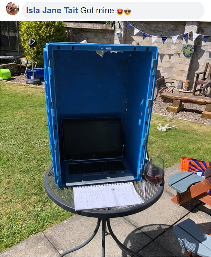 Man Comes Up With A Cheap Idea To Protect Laptops From The Sun And It Actually Works Man Comes Up With A Cheap Idea To Protect Laptops From The Sun And It Actually Works