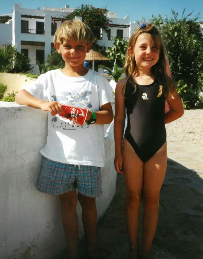 Engaged Couple Thinks They Met In University, Mom Figures Out They Actually Met On A Family Vacation In 1997