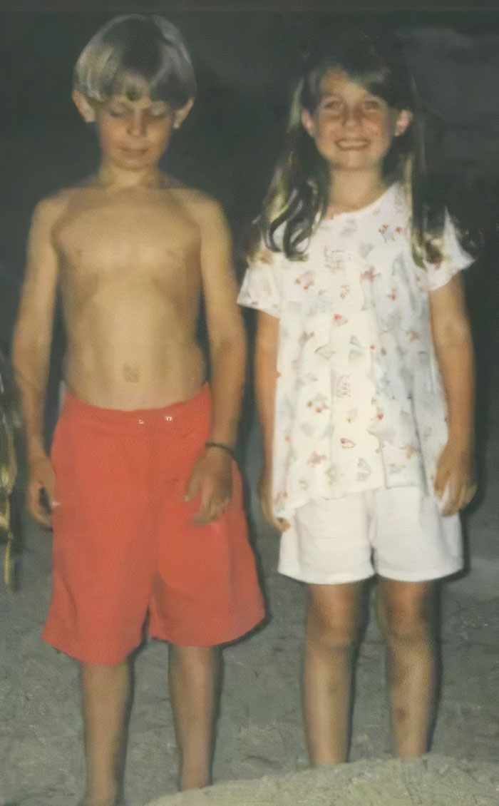 Engaged Couple Thinks They Met In University, Mom Figures Out They Actually Met On A Family Vacation In 1997