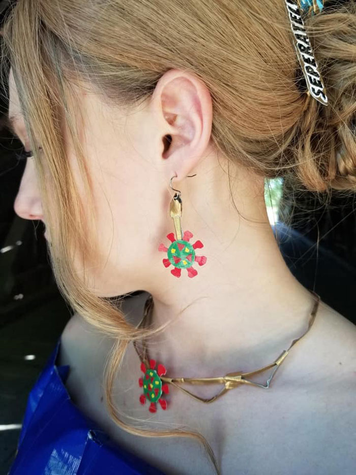 Teen Spent 400 Hours Making A COVID-Themed Prom Dress Using 750 Meters Of Colored Duct Tape For A Duck Brand Scholarship Contest Teen Spent 400 Hours Making A COVID-Themed Prom Dress Using 750 Meters Of Colored Duct Tape For A Duck Brand Scholarship Contest