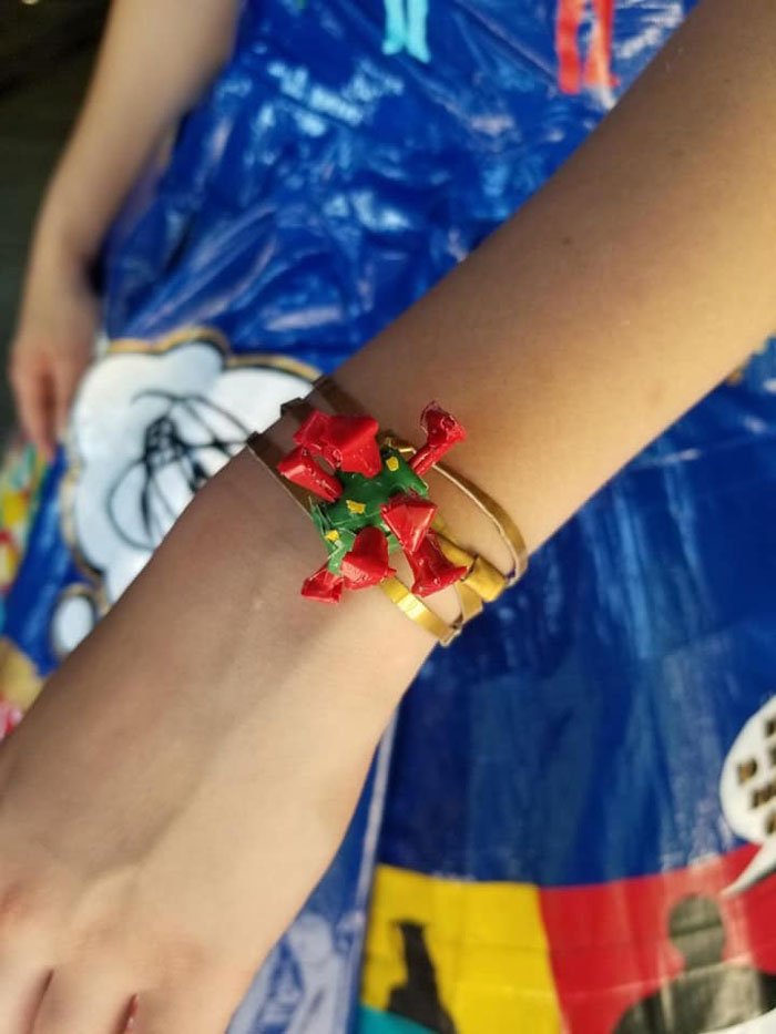 Teen Spent 400 Hours Making A COVID-Themed Prom Dress Using 750 Meters Of Colored Duct Tape For A Duck Brand Scholarship Contest Teen Spent 400 Hours Making A COVID-Themed Prom Dress Using 750 Meters Of Colored Duct Tape For A Duck Brand Scholarship Contest