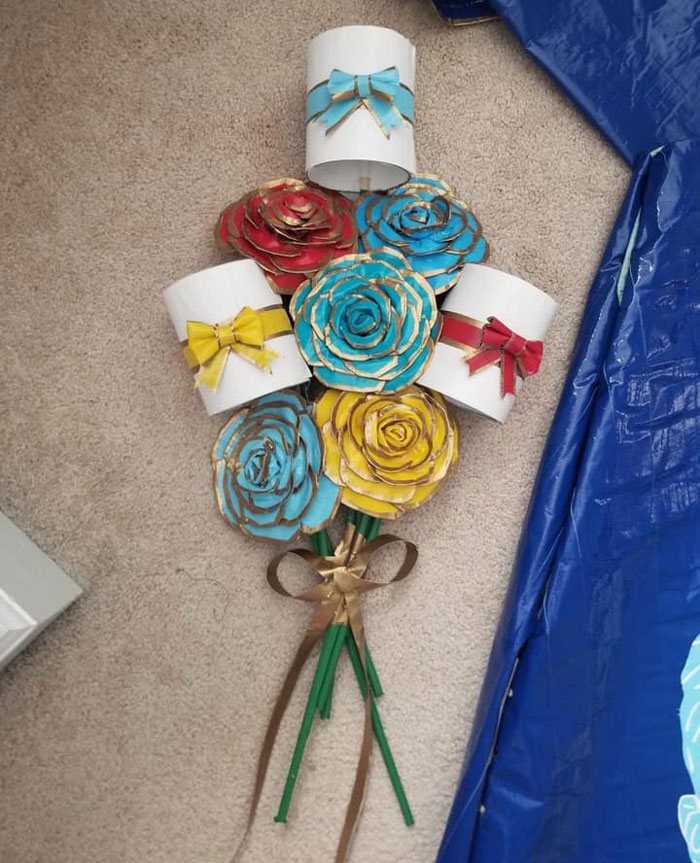 Teen Spent 400 Hours Making A COVID-Themed Prom Dress Using 750 Meters Of Colored Duct Tape For A Duck Brand Scholarship Contest Teen Spent 400 Hours Making A COVID-Themed Prom Dress Using 750 Meters Of Colored Duct Tape For A Duck Brand Scholarship Contest