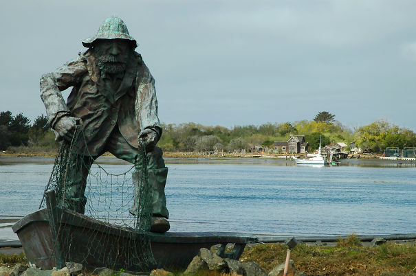 fisherman-statue-5ee9967b8d9c5.jpg