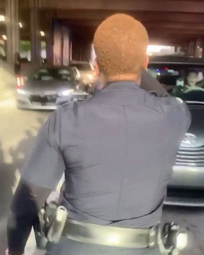 After A Cop Pushed A Kneeling Woman, Black Female Police Officer Stands Up For Her