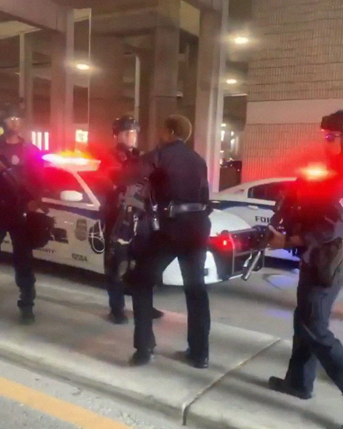 After A Cop Pushed A Kneeling Woman, Black Female Police Officer Stands Up For Her After A Cop Pushed A Kneeling Woman, Black Female Police Officer Stands Up For Her