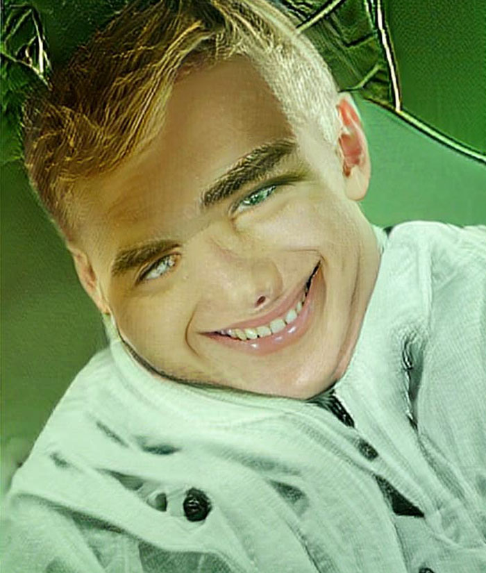 Person Tests What Happens When You Try A Gender Swap Filter Back And Forth 39 Times On Your Own Face Person Tests What Happens When You Try A Gender Swap Filter Back And Forth 39 Times On Your Own Face