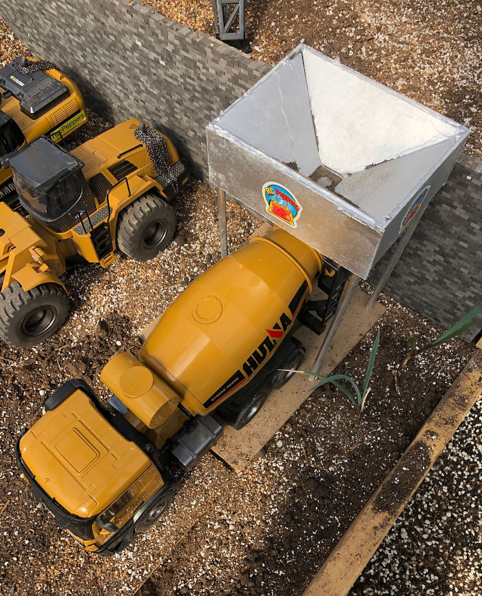 Canadian Guy Is Growing Superhot Peppers Using Radio Controlled Equipment And The Whole Process Is A Rare Sight Canadian Guy Is Growing Superhot Peppers Using Radio Controlled Equipment And The Whole Process Is A Rare Sight