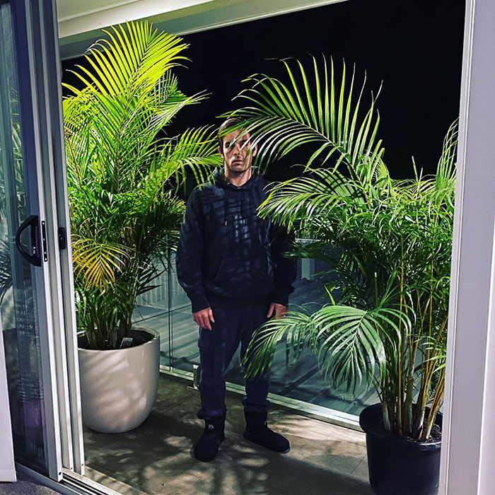 Husband Can't Handle His Wife's 'Jurassic'-Sized Plants, Shares A Hilarious Rant As A Response Husband Can't Handle His Wife's 'Jurassic'-Sized Plants, Shares A Hilarious Rant As A Response