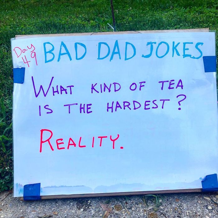 Man-Posts-Toms-Bad-Dad-Jokes-On-His-Lawn
