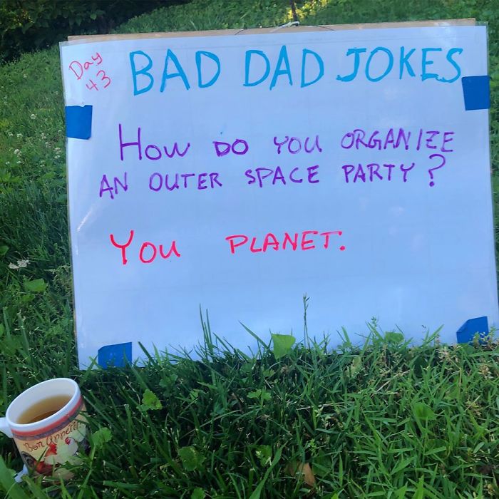 Man-Posts-Toms-Bad-Dad-Jokes-On-His-Lawn