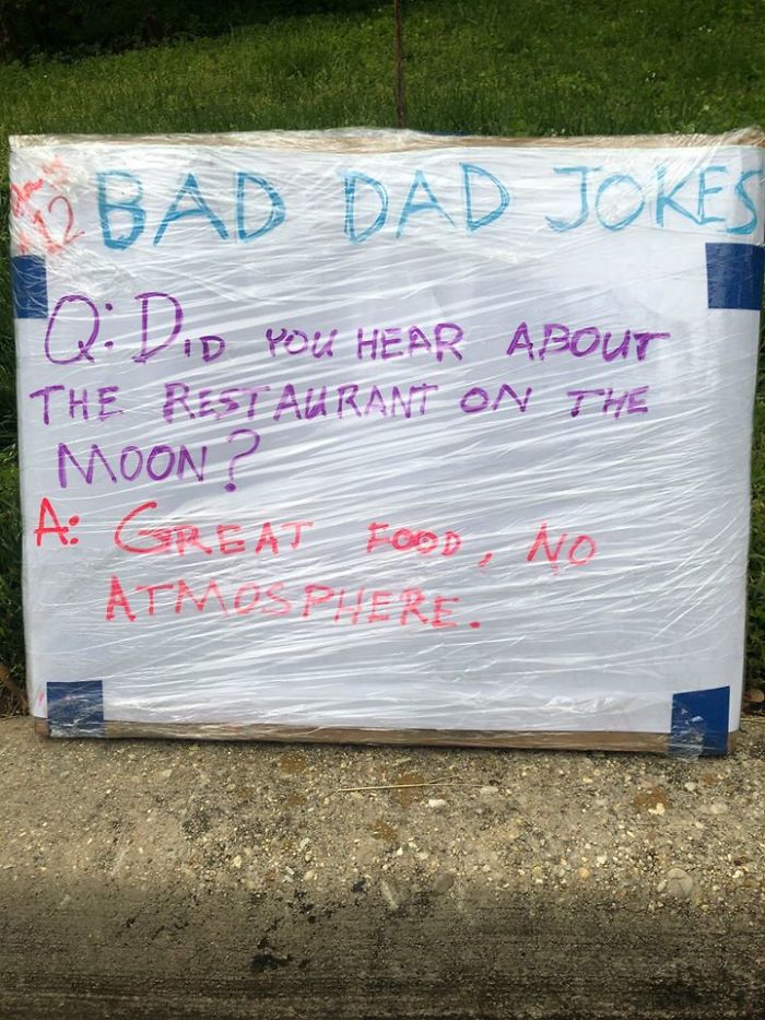 Man-Posts-Toms-Bad-Dad-Jokes-On-His-Lawn