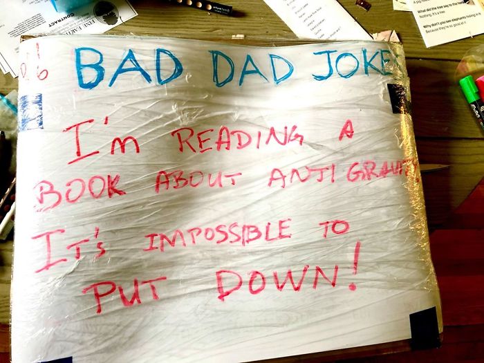 Man-Posts-Toms-Bad-Dad-Jokes-On-His-Lawn