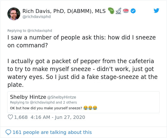 Scientist Demonstrates The Effect Of Wearing A Mask Vs. Not Wearing One