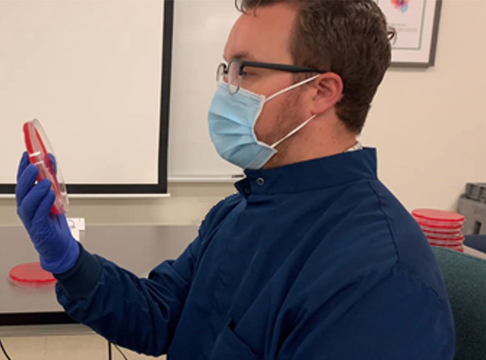 Scientist Demonstrates The Effect Of Wearing A Mask Vs. Not Wearing One Scientist Demonstrates The Effect Of Wearing A Mask Vs. Not Wearing One